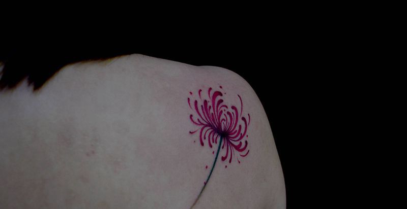 彼岸花纹身图片_肩部纹身图案