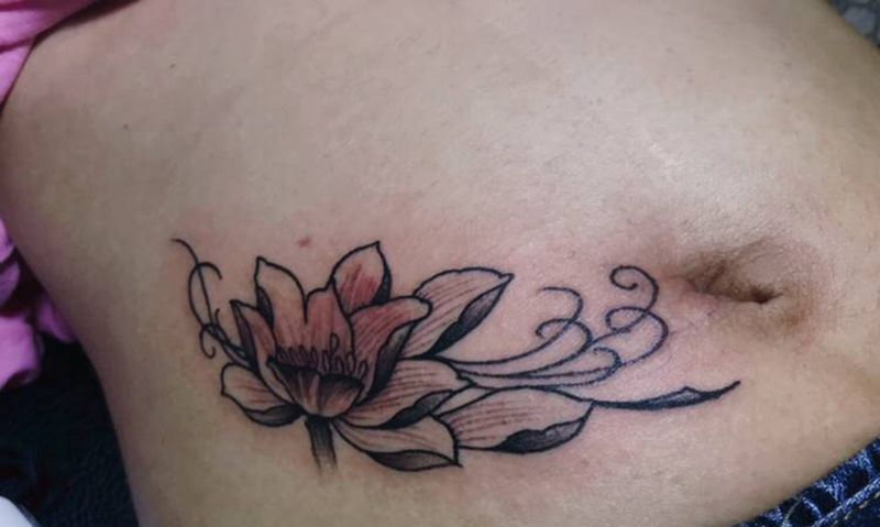 出淤积而不染  腹部胎记遮盖纹身图片_腹部纹身图案