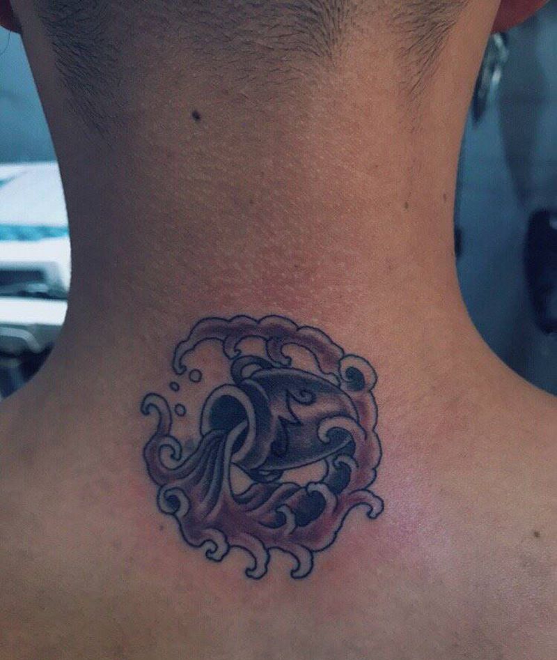 水平座纹身图片_颈部纹身图案