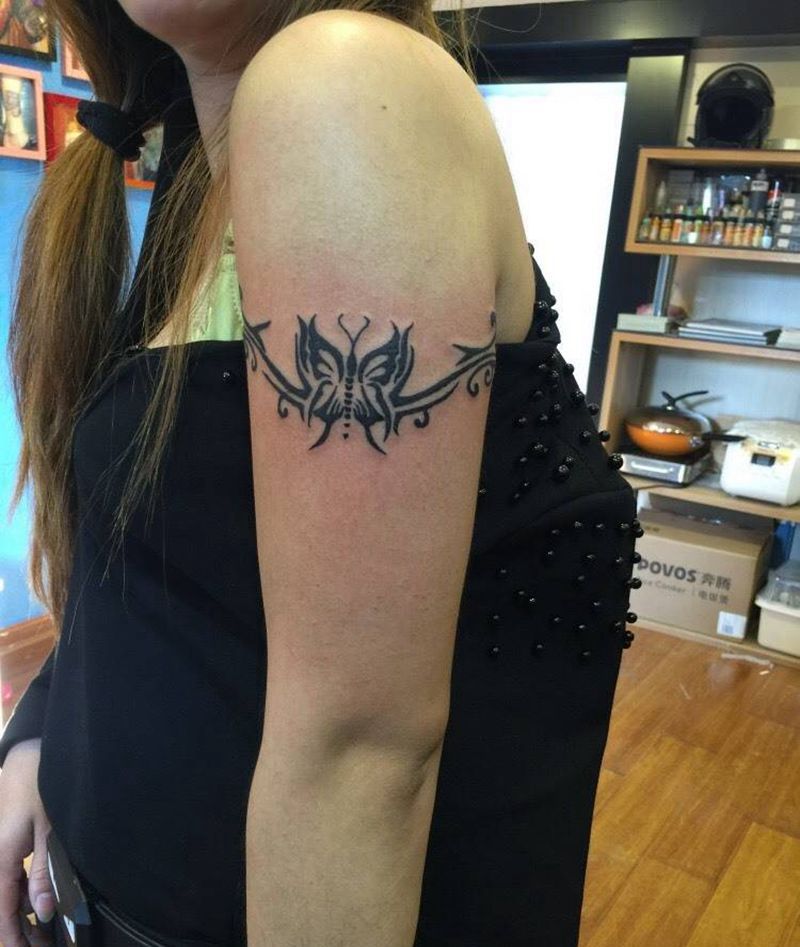 手臂图腾蝴蝶纹身图片