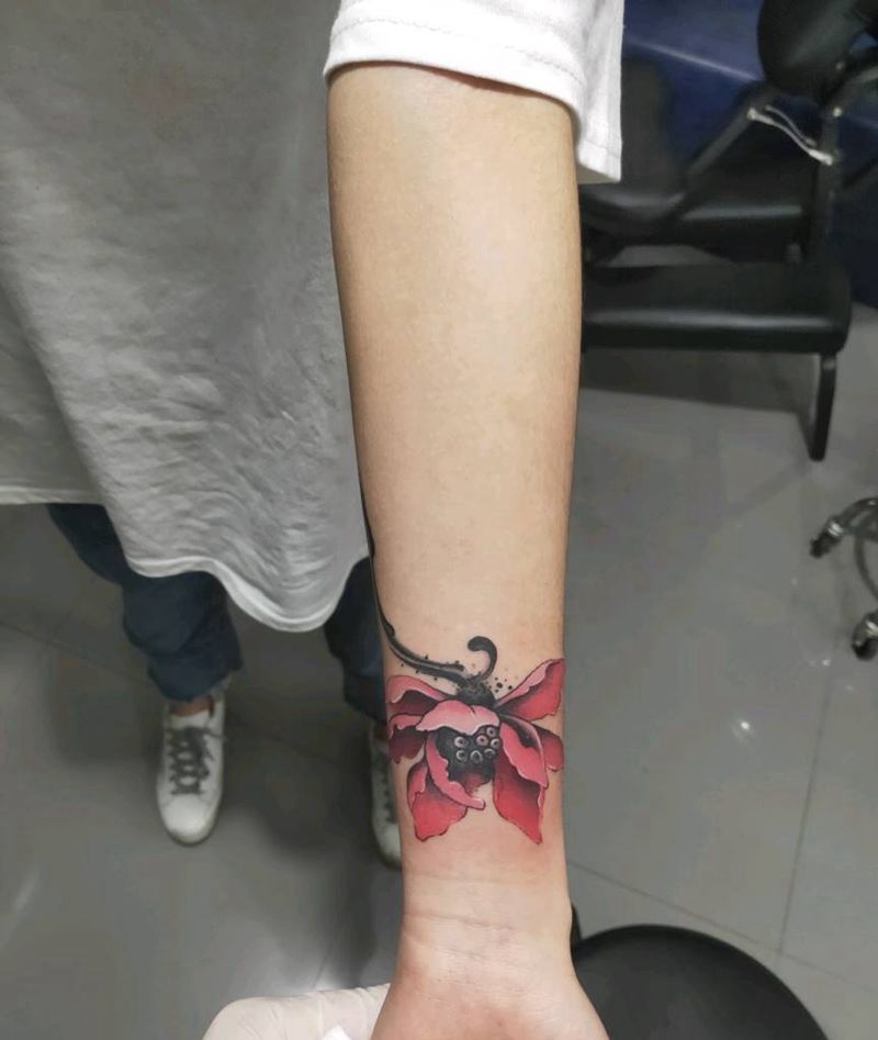 荷花遮盖作品纹身图片_手部新传统纹身图案