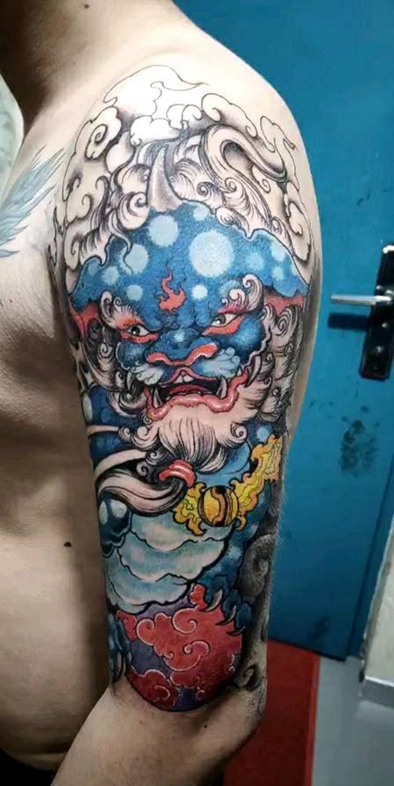 唐狮花臂纹身图片_手臂新传统纹身图案