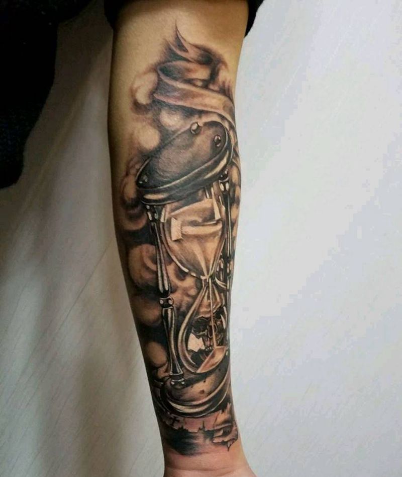 沙漏骷髅头云。纹身图片_手臂纹身图案