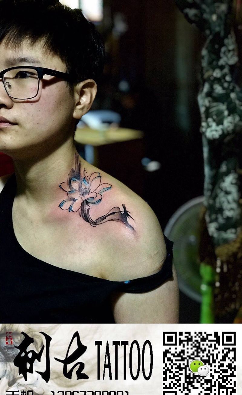 荷花。纹身图片