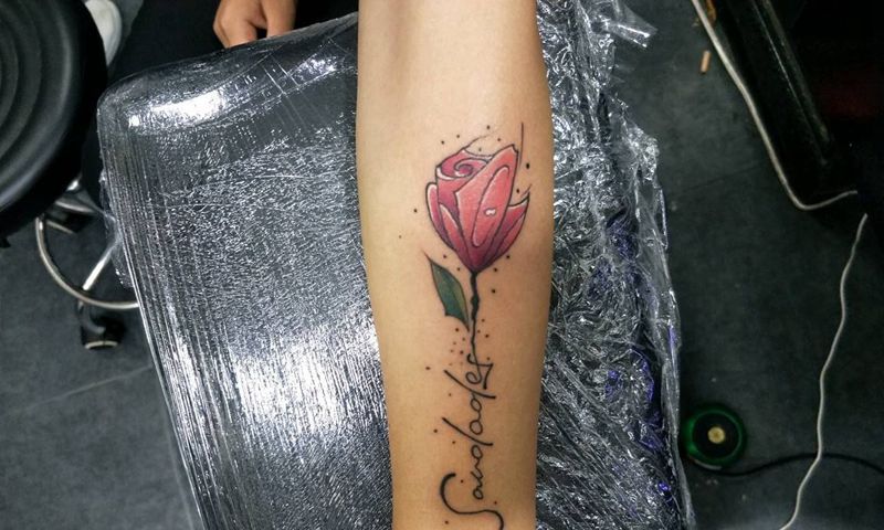 小花纹身图片_手部纹身图案