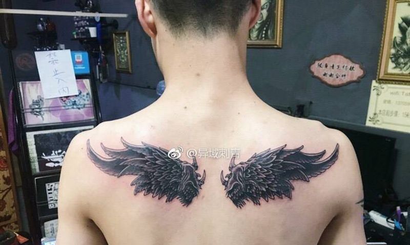翅膀纹身图片