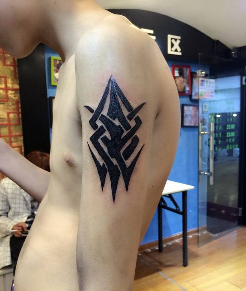 手臂图腾纹身图片
