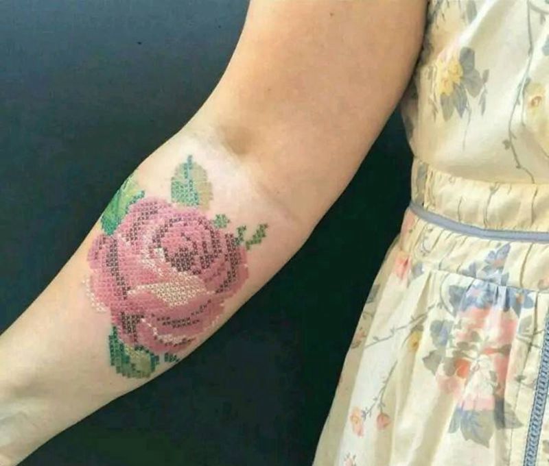 玫瑰。纹身图片_手部纹身图案