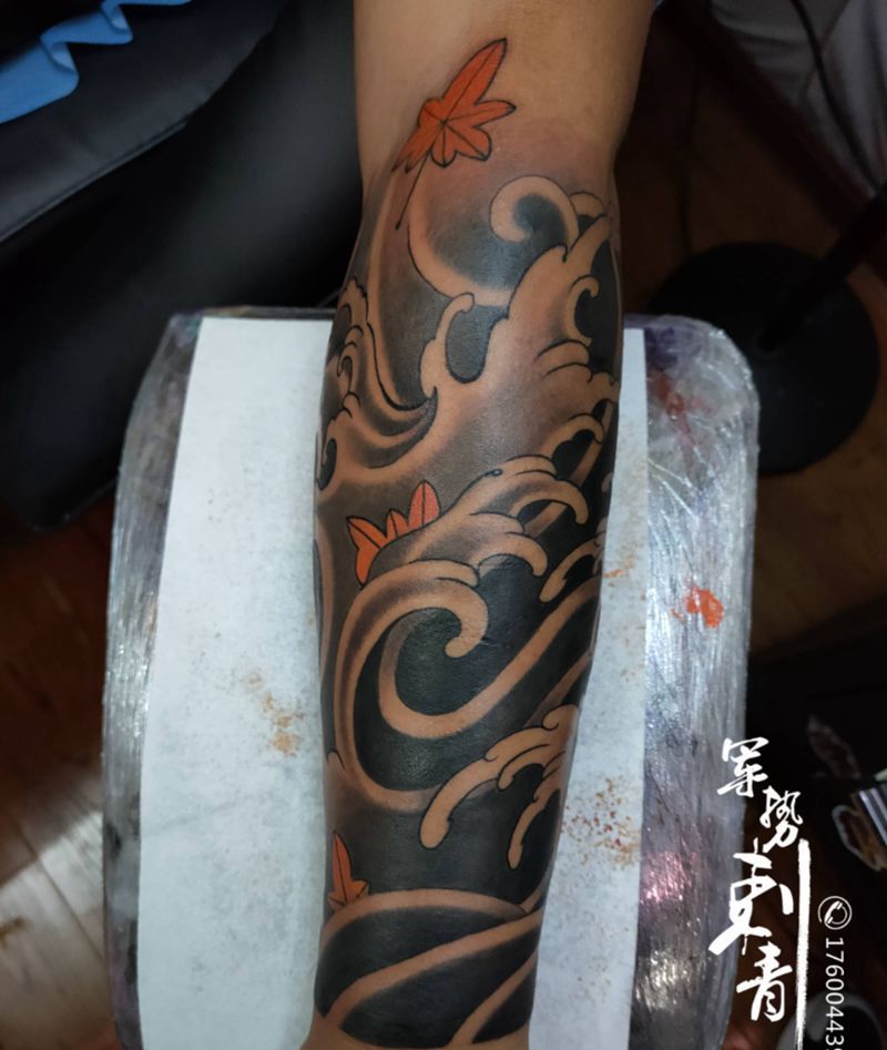 浪花纹身图片_手部纹身图案