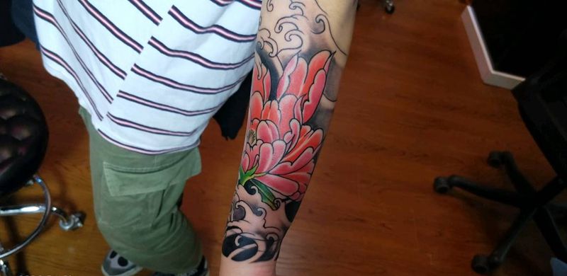 花包小臂纹身图片_新传统纹身图案