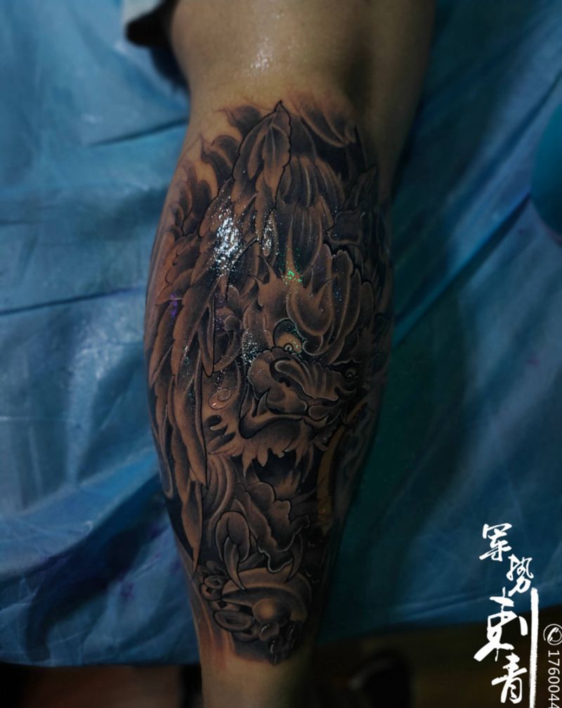 唐狮纹身图片_背部纹身图案