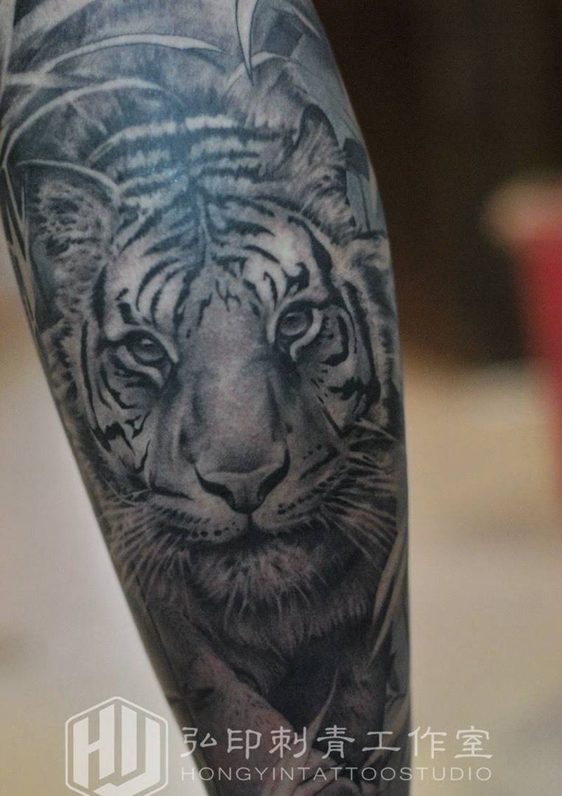 写实老虎纹身图片_欧美写实腿部成品动物纹身图案