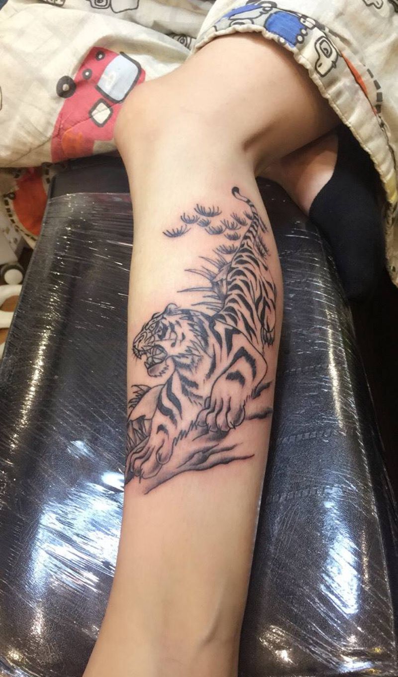 下山虎纹身图片