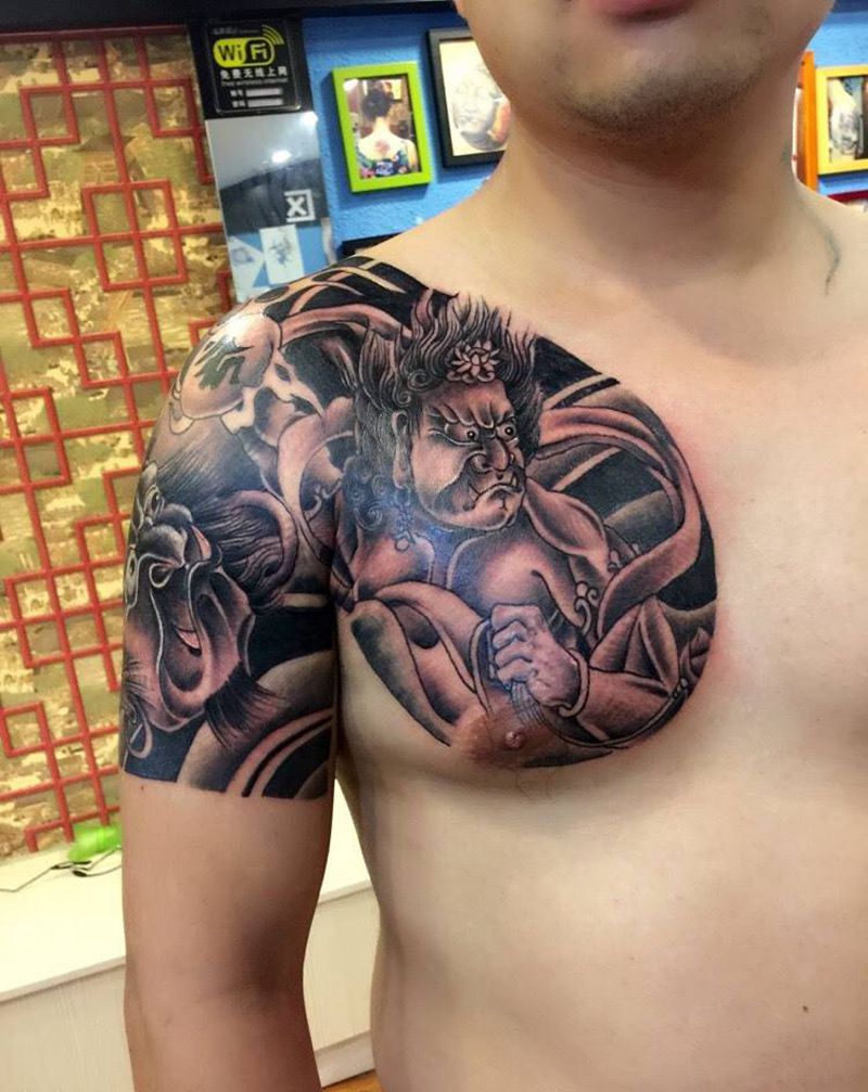 传统半胛-遮盖手臂鹰纹身图片_成品臀部胸部传统人物鬼神纹身图案