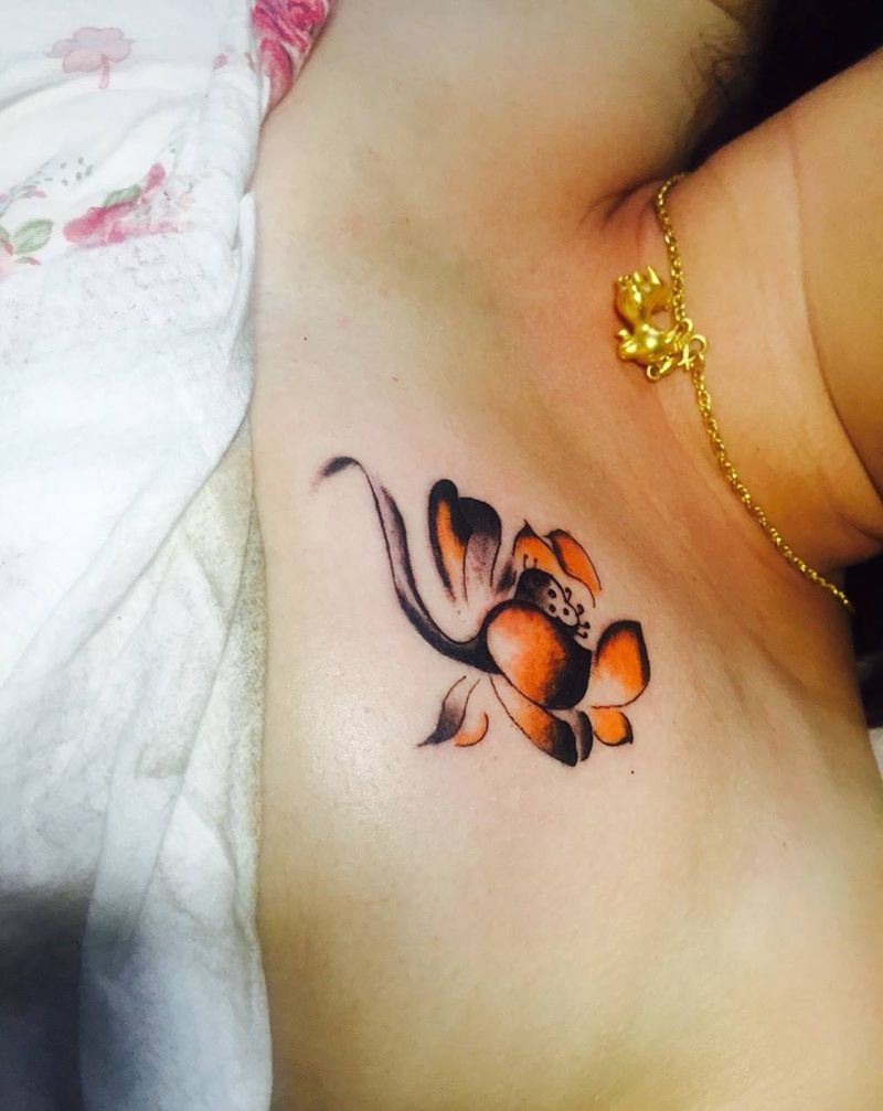 灼灼荷花瑞，亭亭出水中