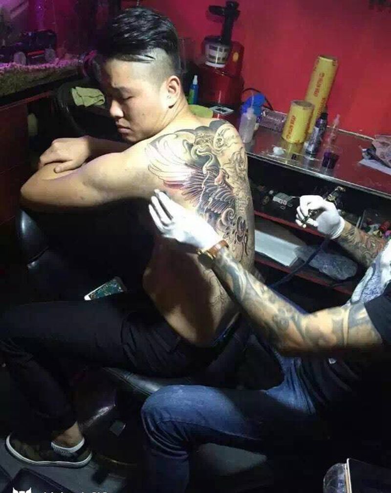 工作中纹身图片