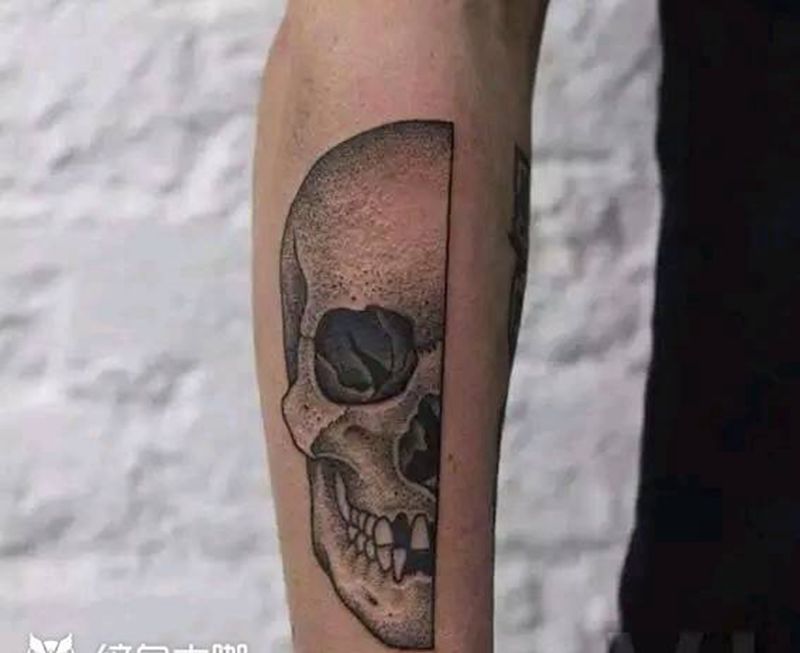 骷髅头。纹身图片_手部纹身图案