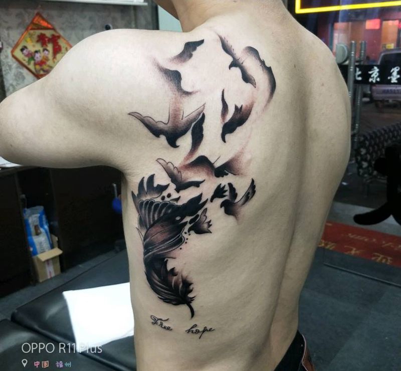 羽毛纹身图片_腰部纹身图案