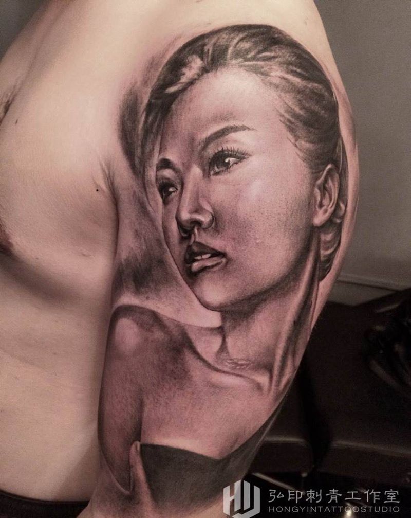 姚贝娜纹身图片_成品写实人物手臂纹身图案