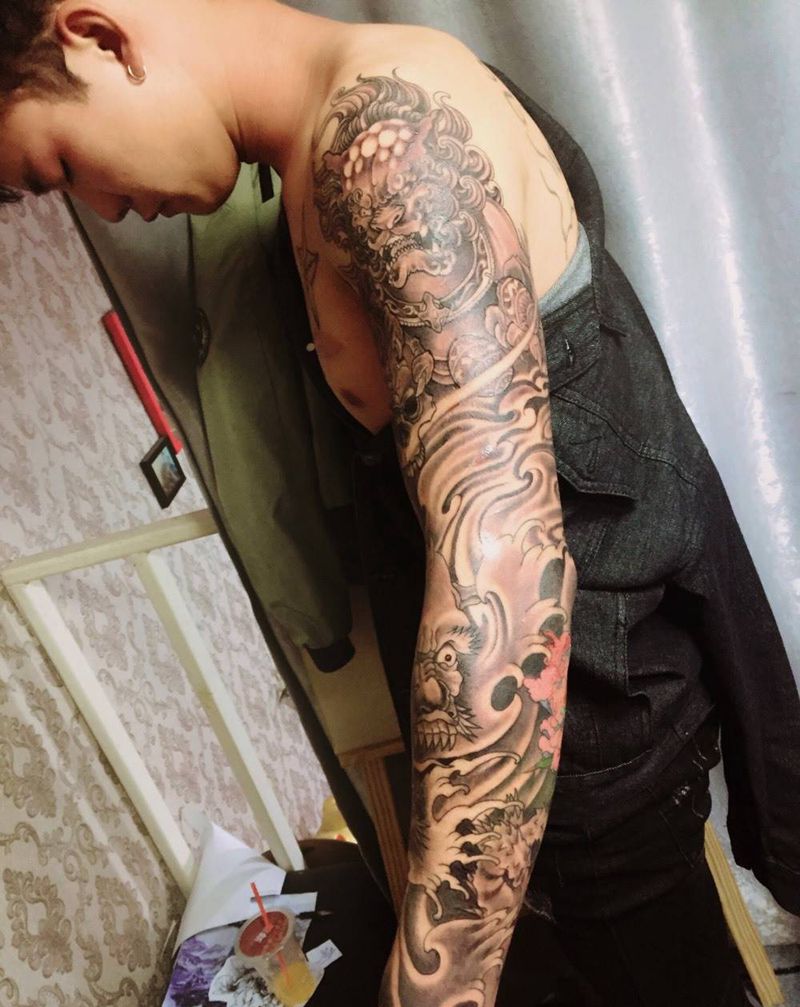 唐狮花臂纹身图片