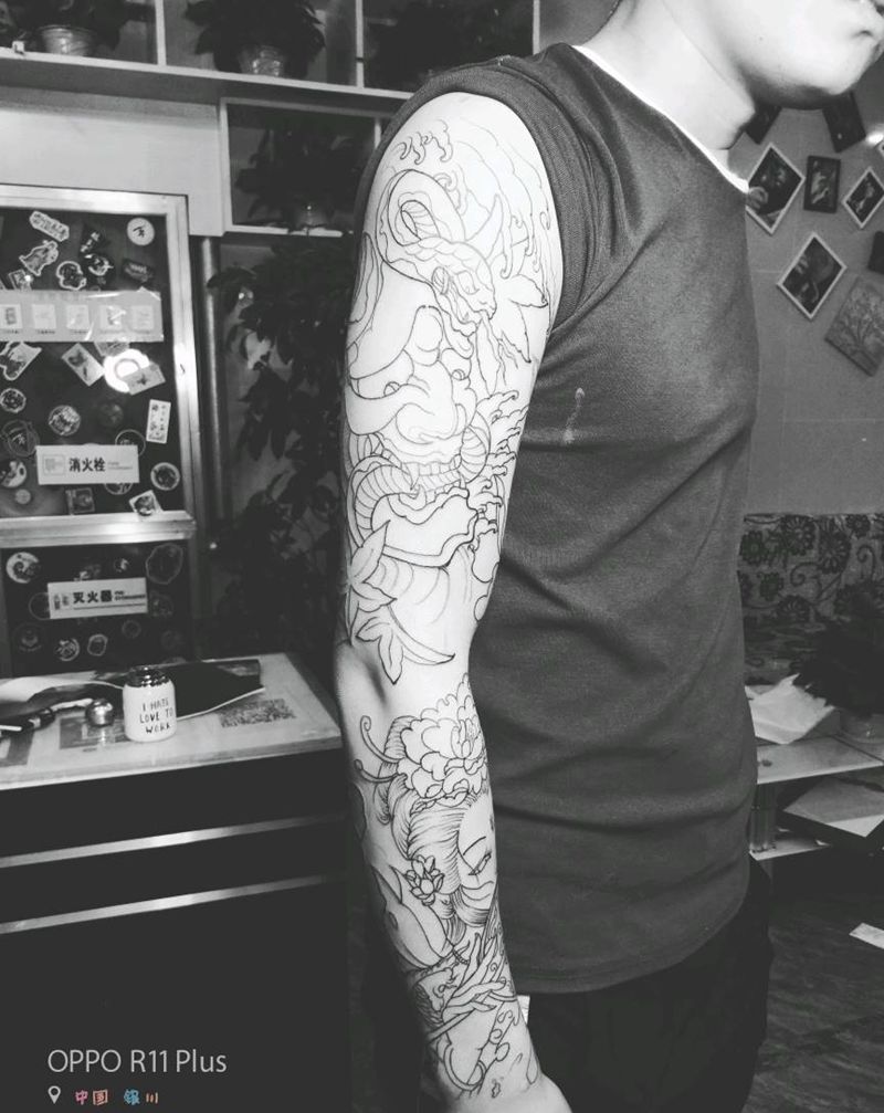 花臂线条纹身图片_手臂纹身图案