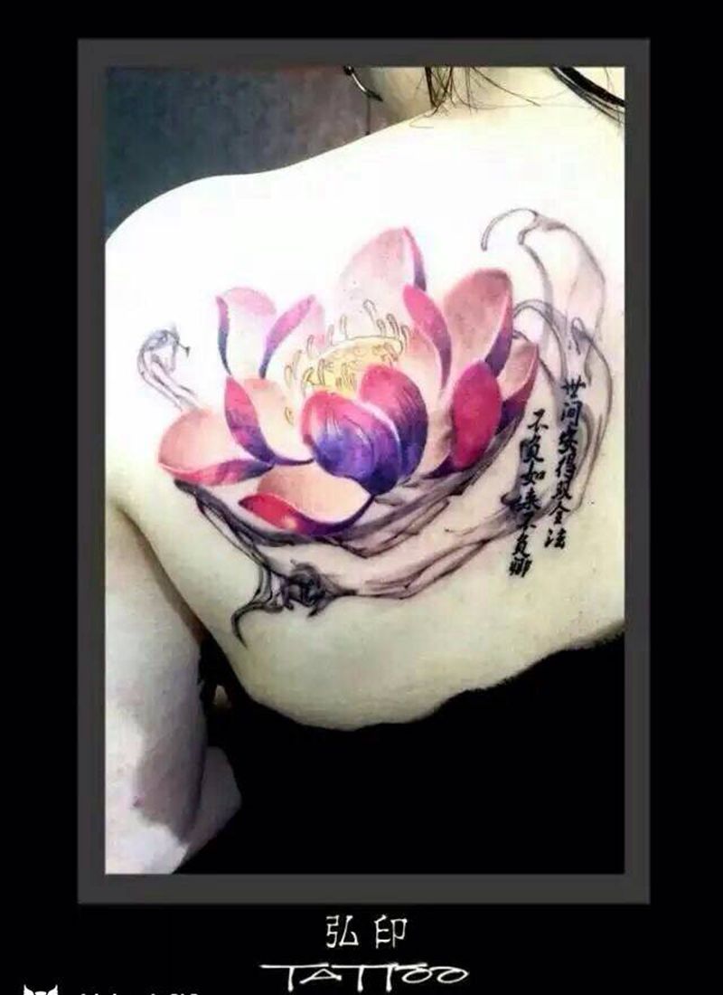 写意莲花纹身图片_成品肩部清新植物纹身图案