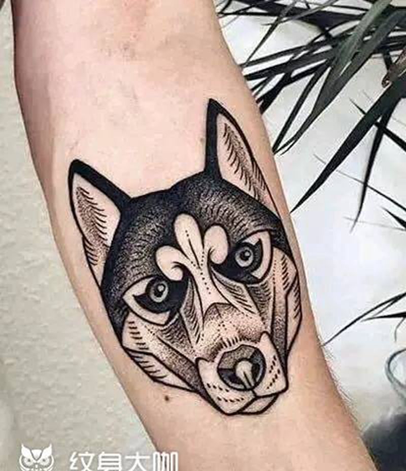 犬头。纹身图片_手部纹身图案