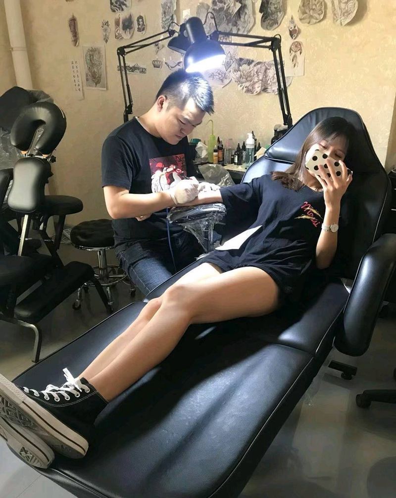 工作照留念纹身图片_工作中纹身图案