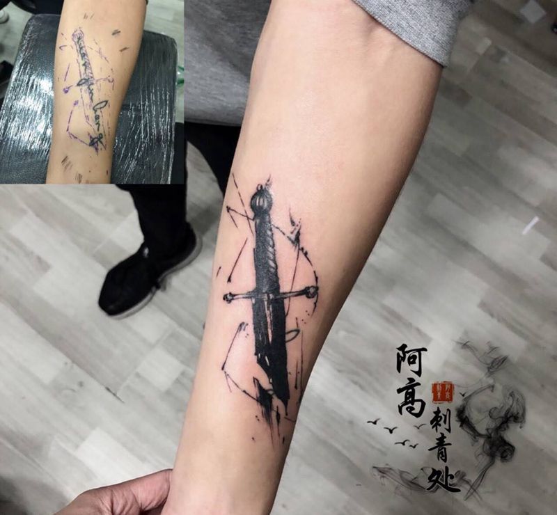 遮盖: 水墨风残剑纹身图片