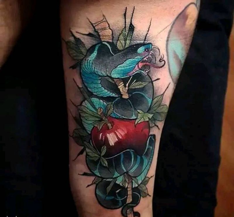 蛇爱心桃树干。纹身图片_腿部纹身图案