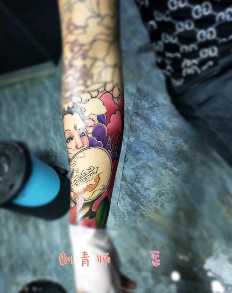艺妓花纹身图片_手部纹身图案