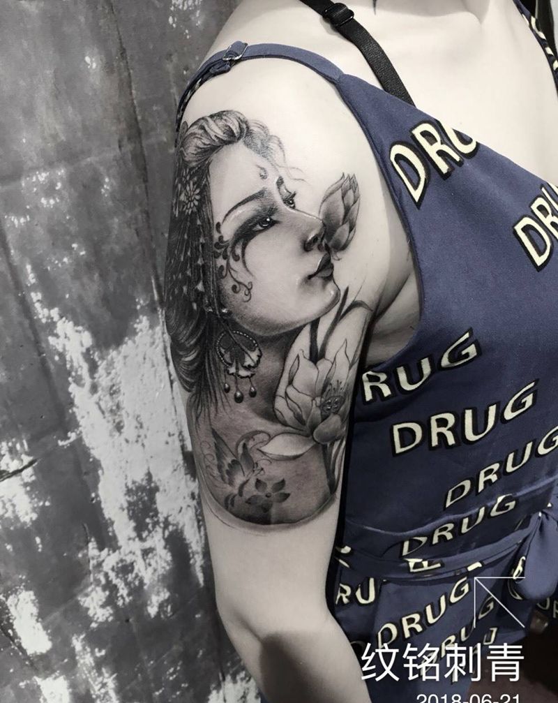 明月艺妓纹身图片