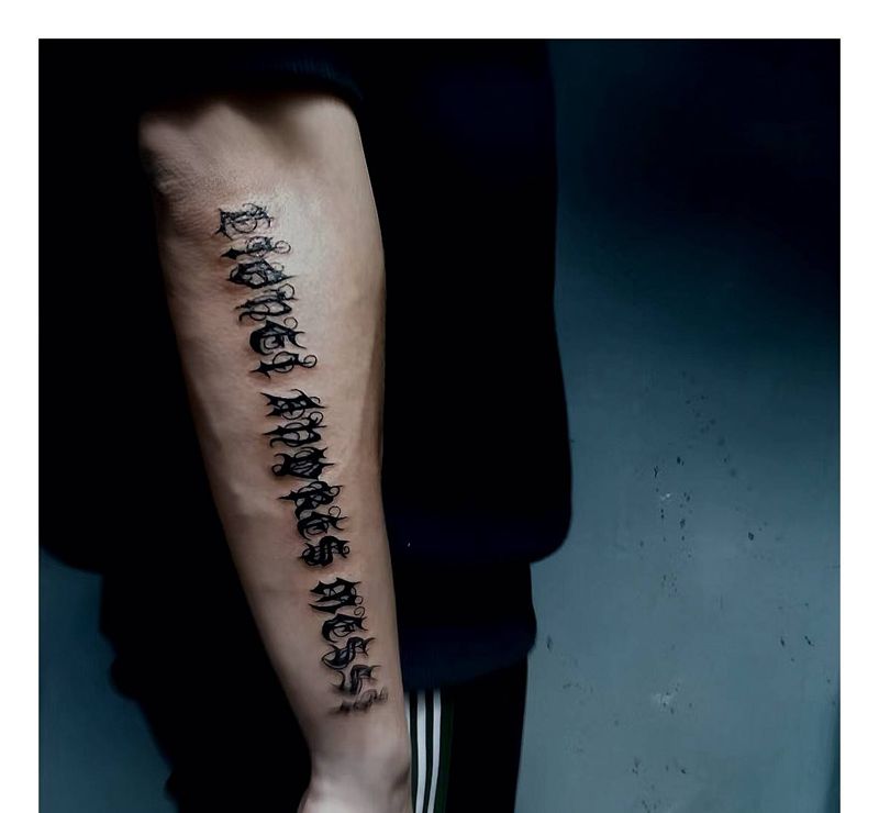 哥特字体纹身图片_手臂图腾纹身图案