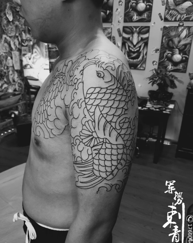 半甲纹身图片_胸部手臂纹身图案