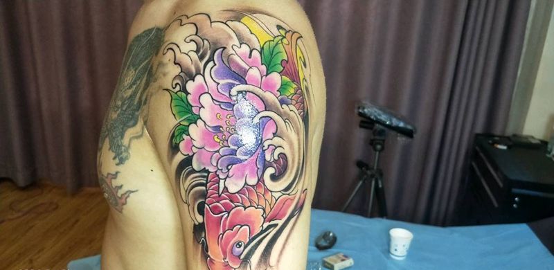 鲤鱼纹身图片_新传统纹身图案