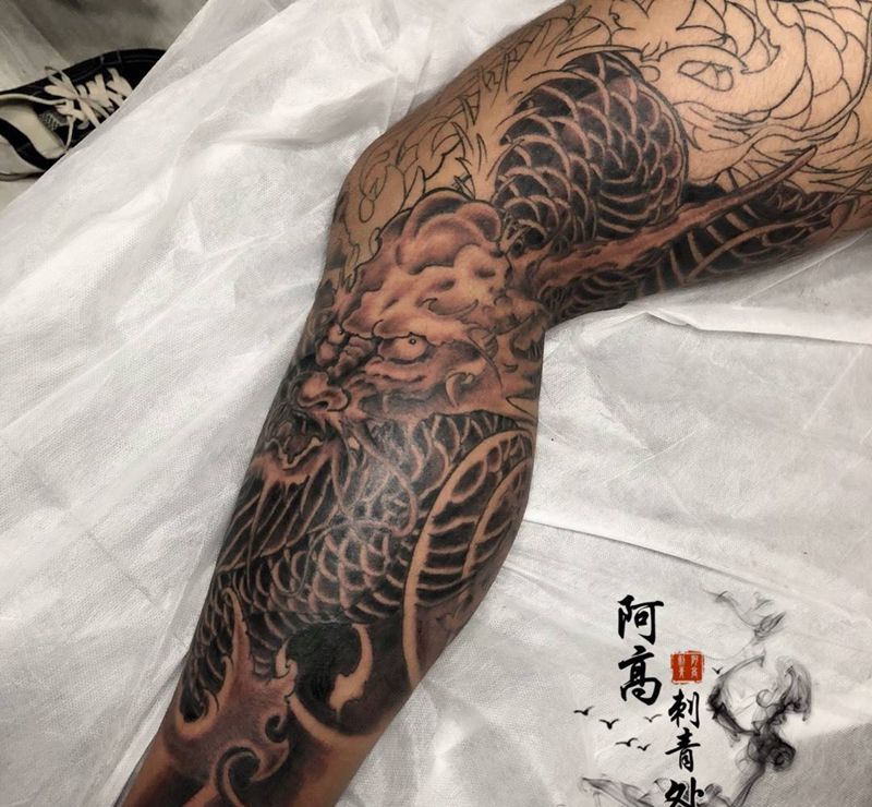 盘龙腿纹身图片