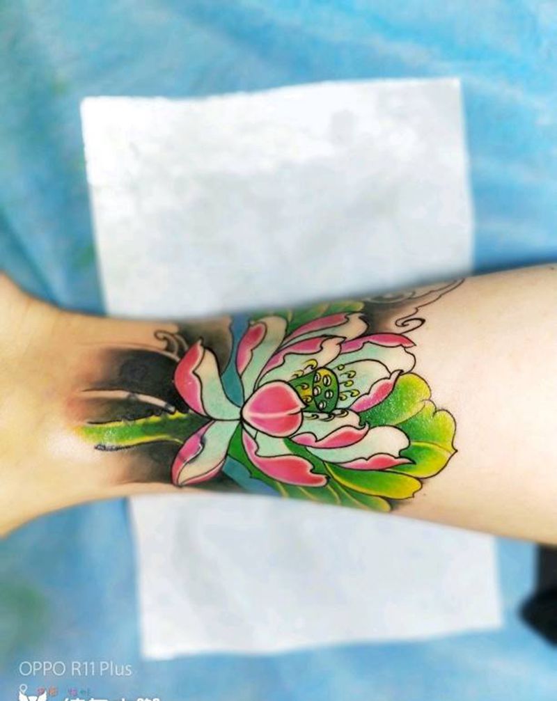 荷花纹身图片_新传统纹身图案