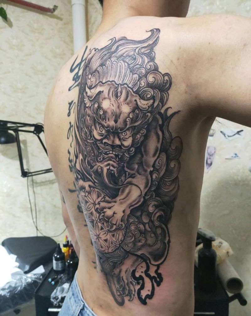 唐狮纹身图片_背部老传统纹身图案