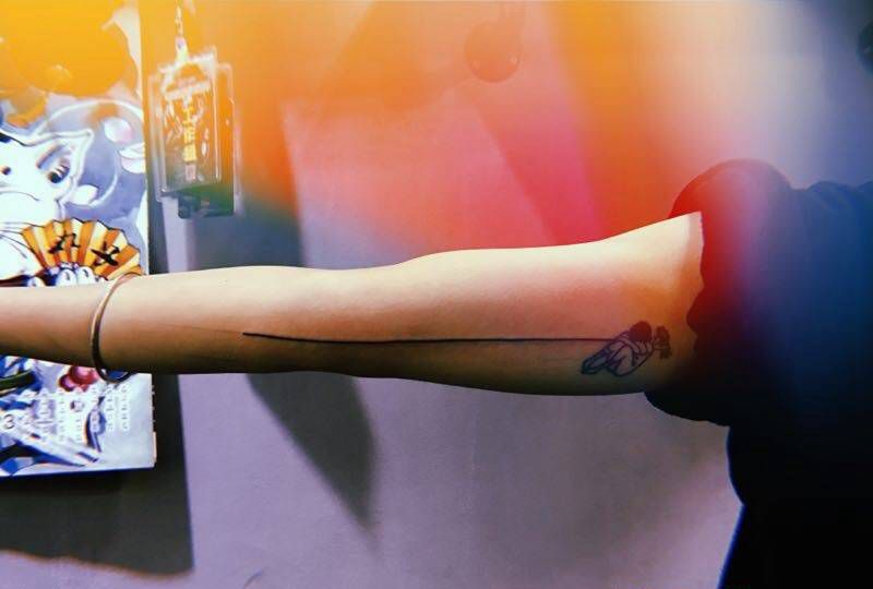 直线纹身图片