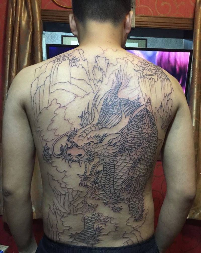 满背麒麟纹身图片_成品背部腰部臀部传统动物纹身图案