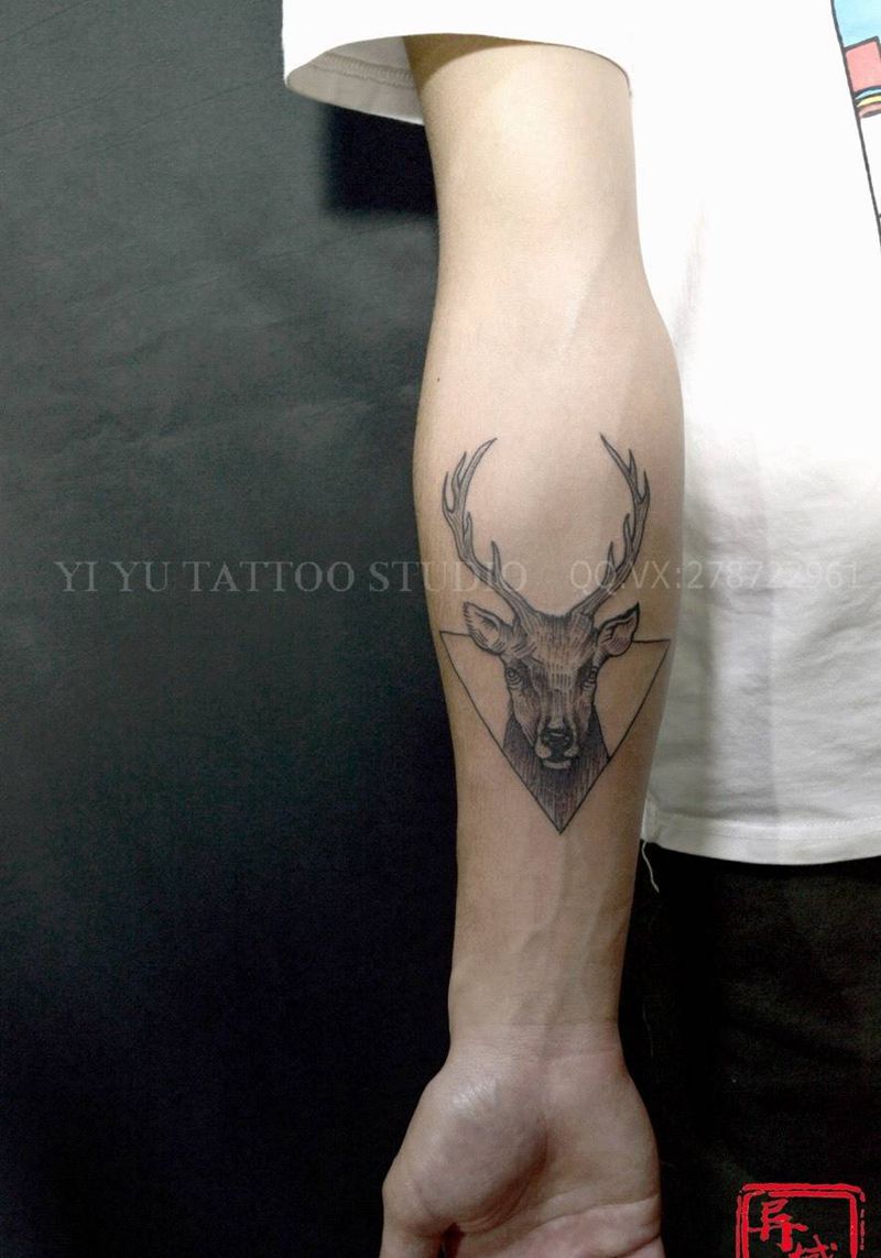 几何鹿纹身图片