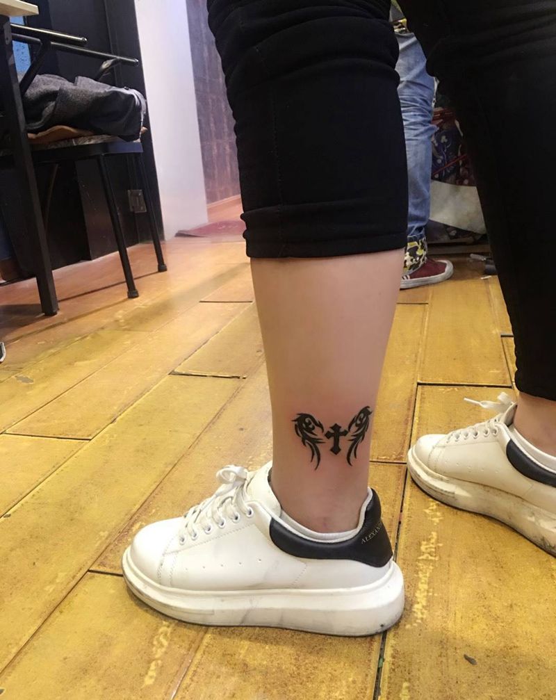 图腾十字架纹身图片