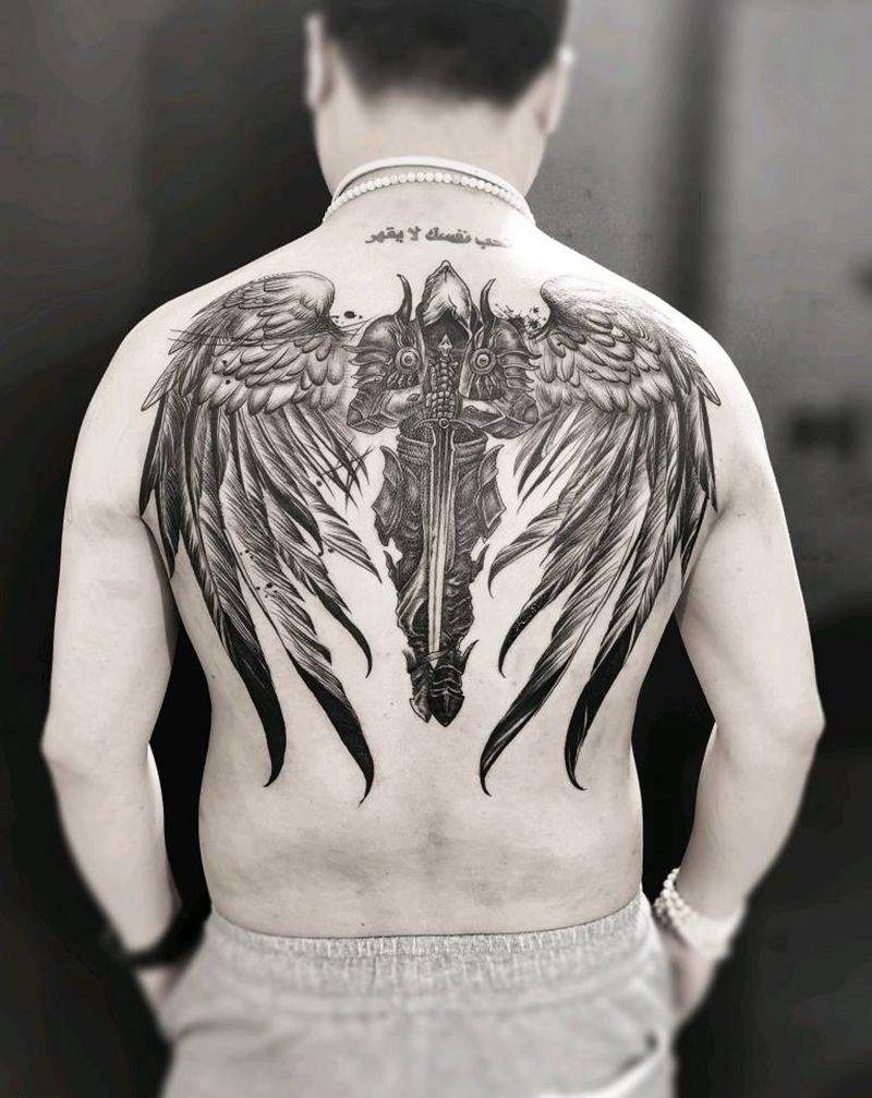 守护天使纹身图片_背部欧美写实纹身图案