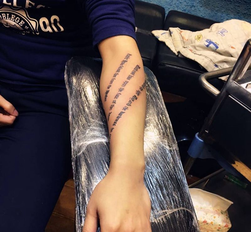 纹铭刺青-梁子纹身图片