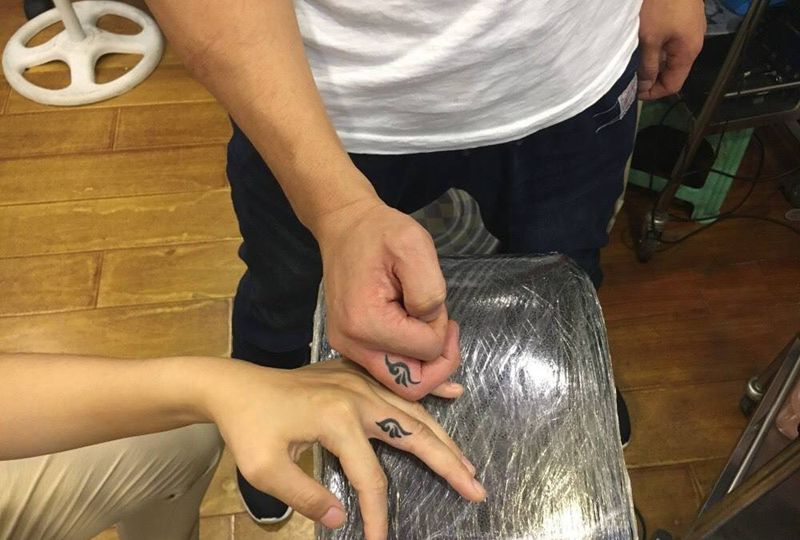 情侣手指小清新纹身纹身图片