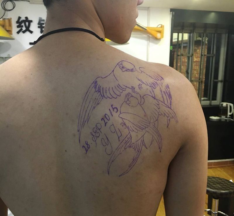 欧School燕子纹身图片_成品插画肩部背部欧美清新动物纹身图案