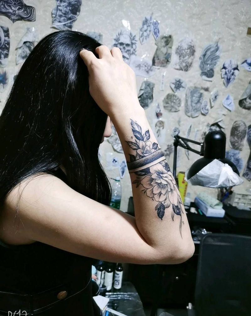素花纹身图片_手臂素花纹身图案