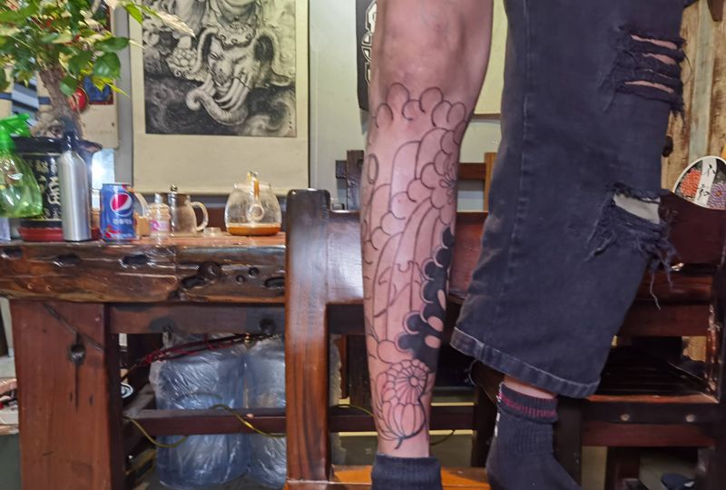 老传统纹身图片_腿部老传统纹身图案