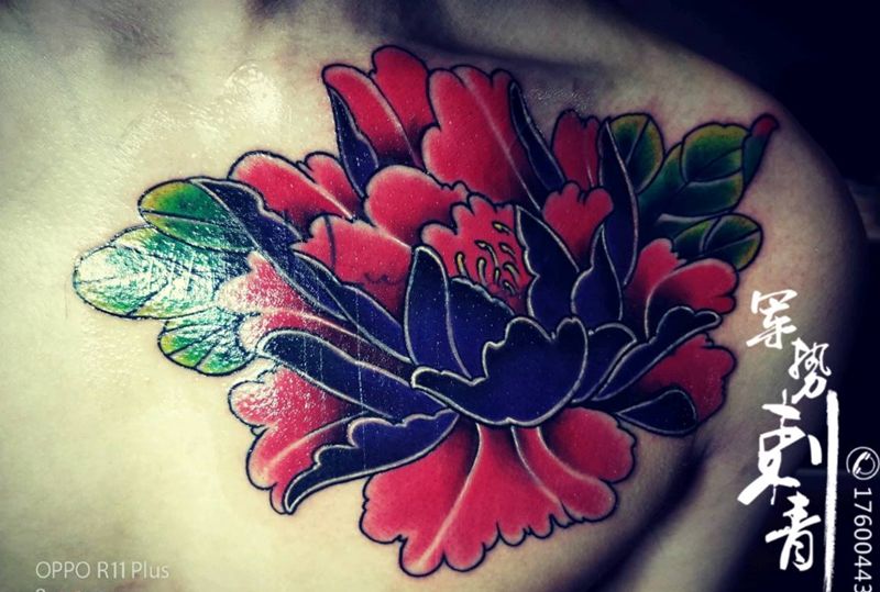 牡丹纹身图片_胸部纹身图案