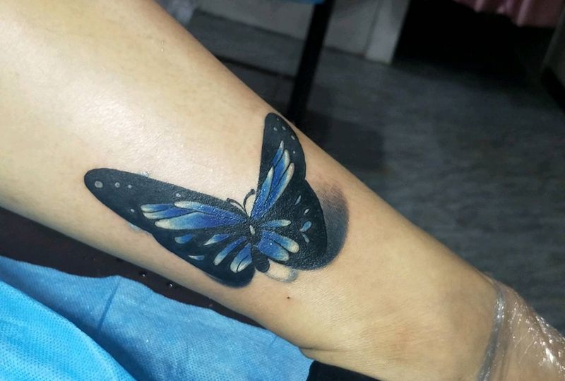 蝴蝶纹身图片_脚部纹身图案